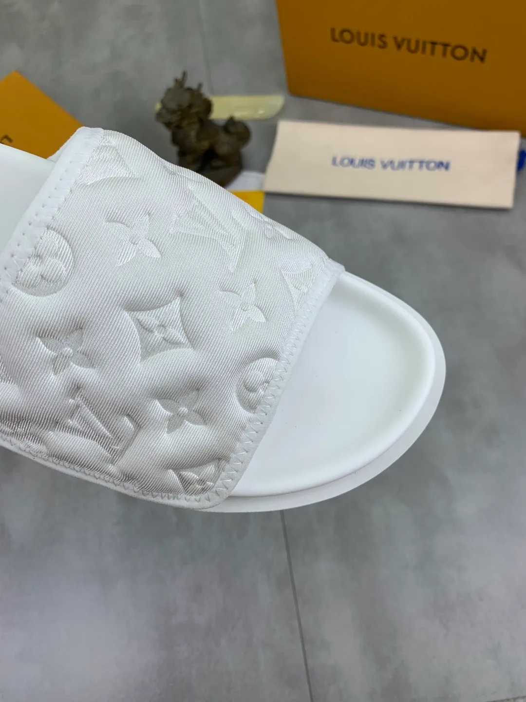 Men's shoes 💰P320 💰[New style]🆘 Original quality [LOUIS VUITTON] The popular Louis Vuitton LV men's slippers on the official website are on sale simultaneously! Original fabric imported from Italy, original factory special supply, code number: 38-44 (45 customized), many colors available
